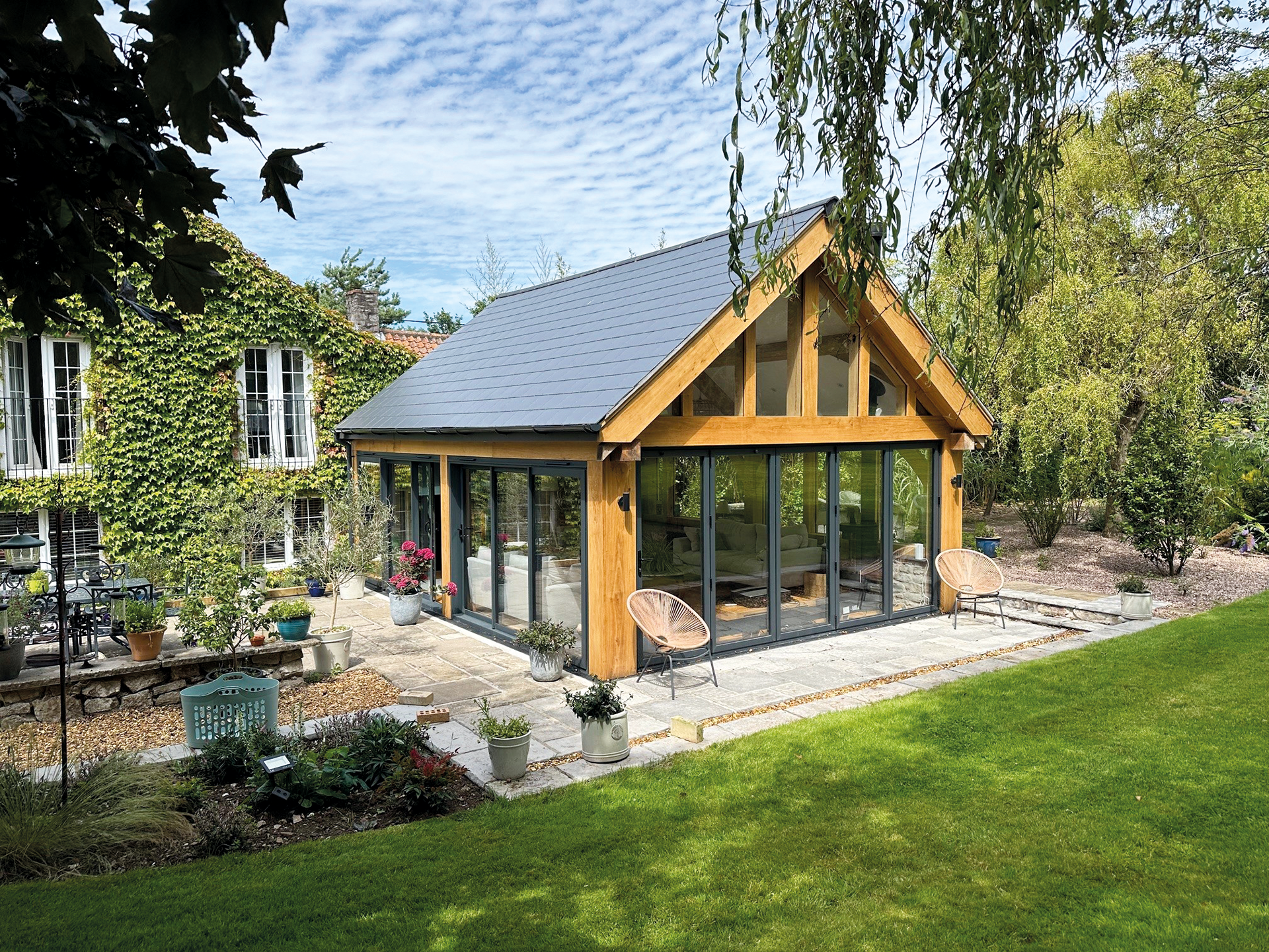 Sunny old frame garden room